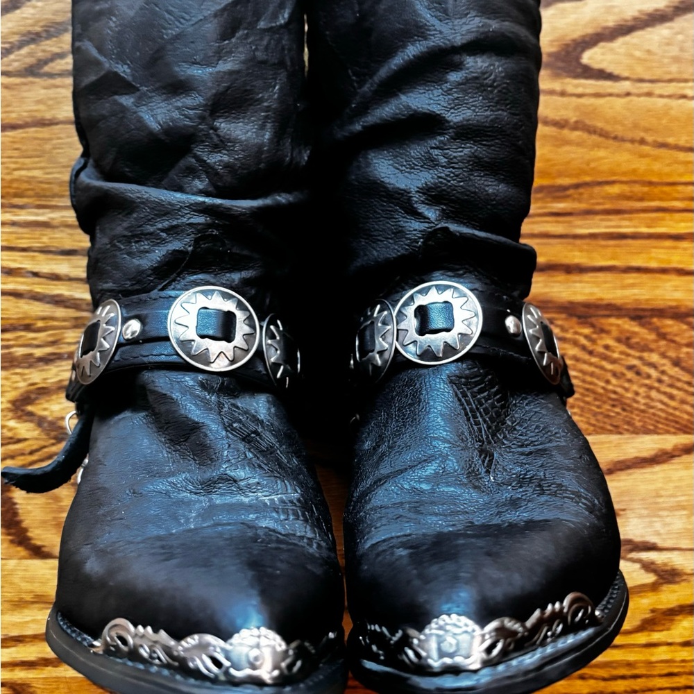 Authentic BLK DINGO brand boots. Size 6.5. Excellent shape, some scuffs on sole